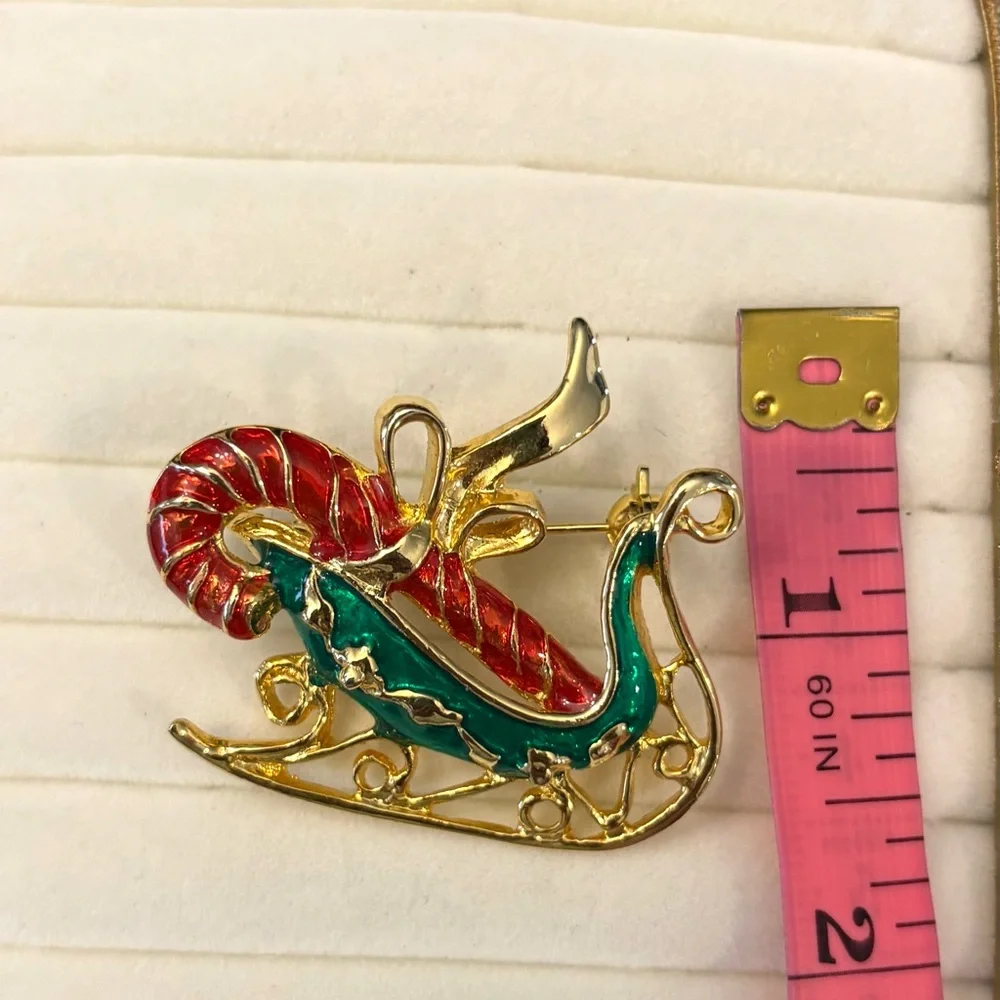Vintage Christmas Brooch Gold Tone Green‎ Santa’s Sleigh Red Candy Cane Festive